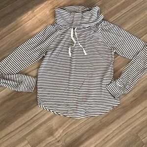 Woman’s Hollister size XS longsleeve shirt